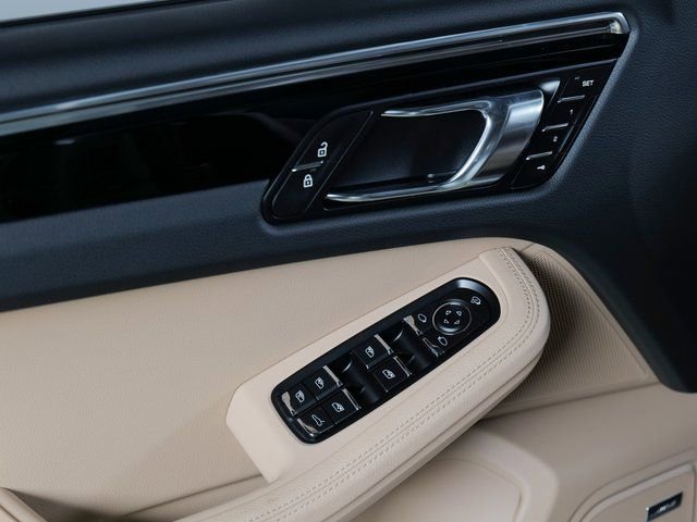 New 2025 Porsche Macan image 25