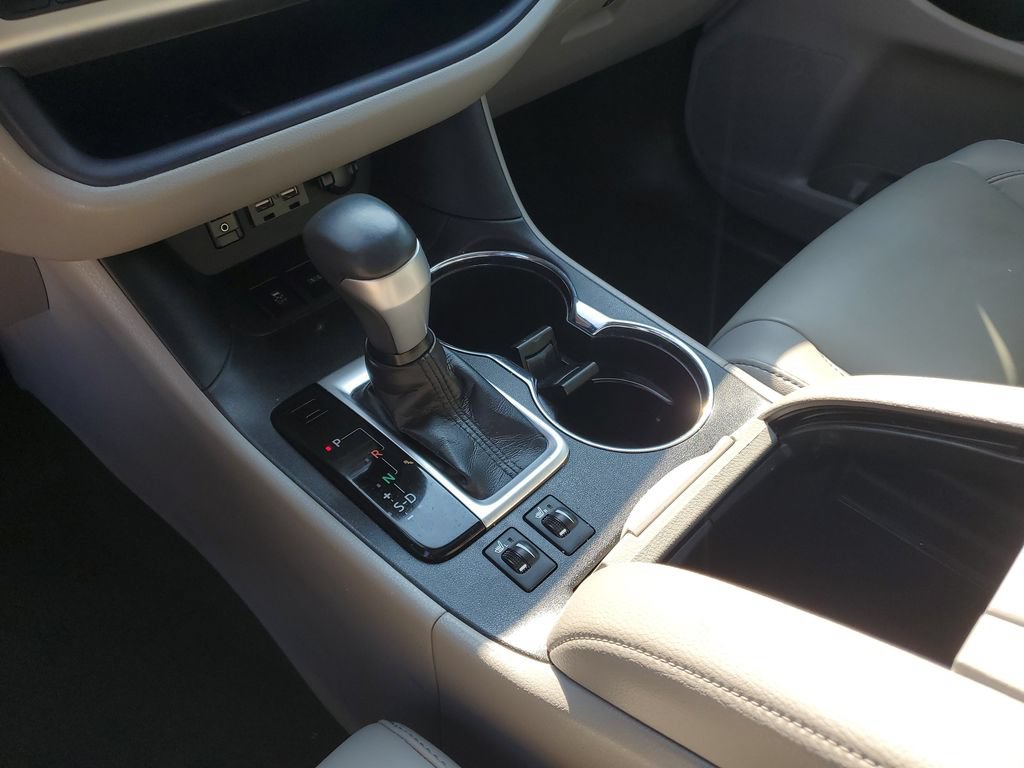 Used 2019 Toyota Highlander XLE AWD/4WD image 20
