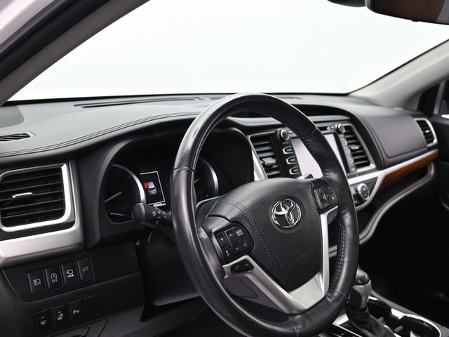 Used 2017 Toyota Highlander Limited Platinum image 17
