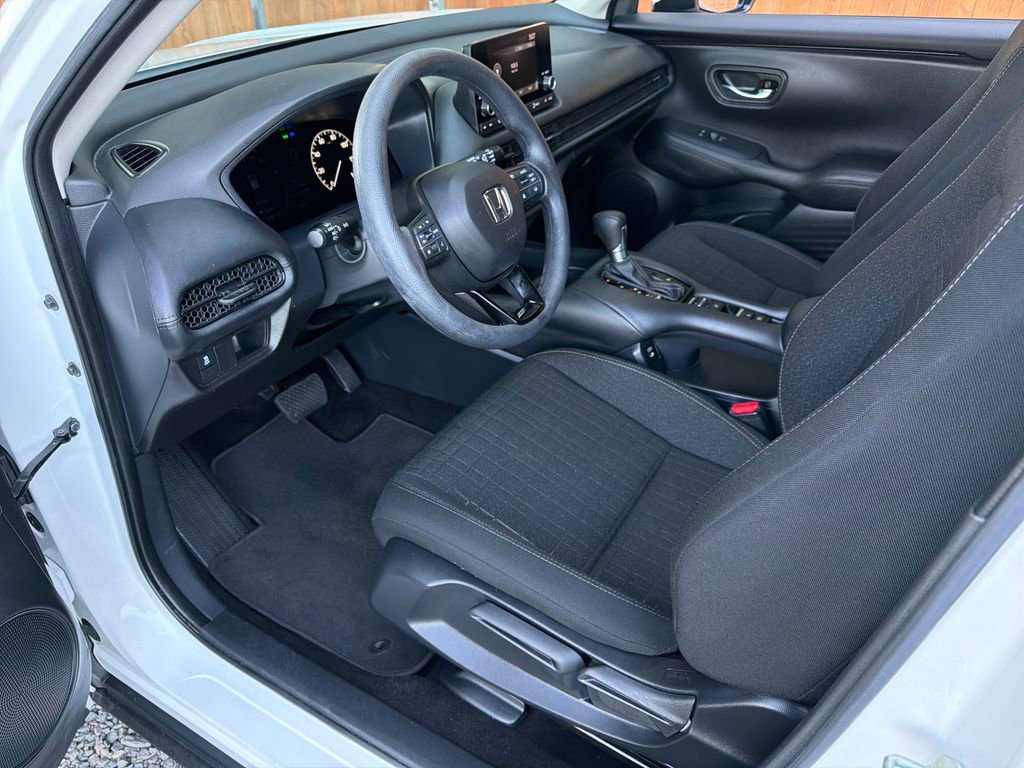 Used 2025 Honda HR-V LX image 2
