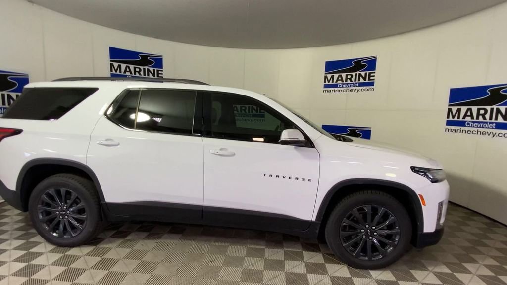 Used 2023 Chevrolet Traverse RS AWD/4WD image 3