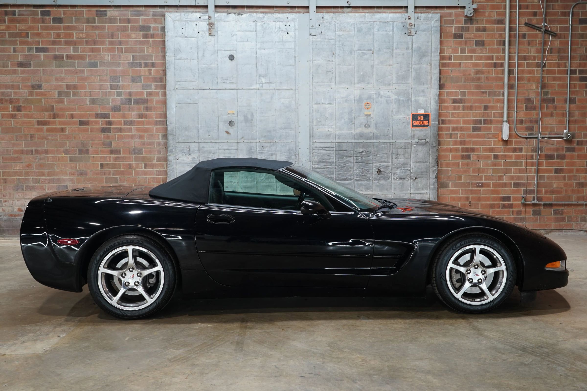Used 2004 Chevrolet Corvette Convertible w/ Preferred Equipment Group image 46