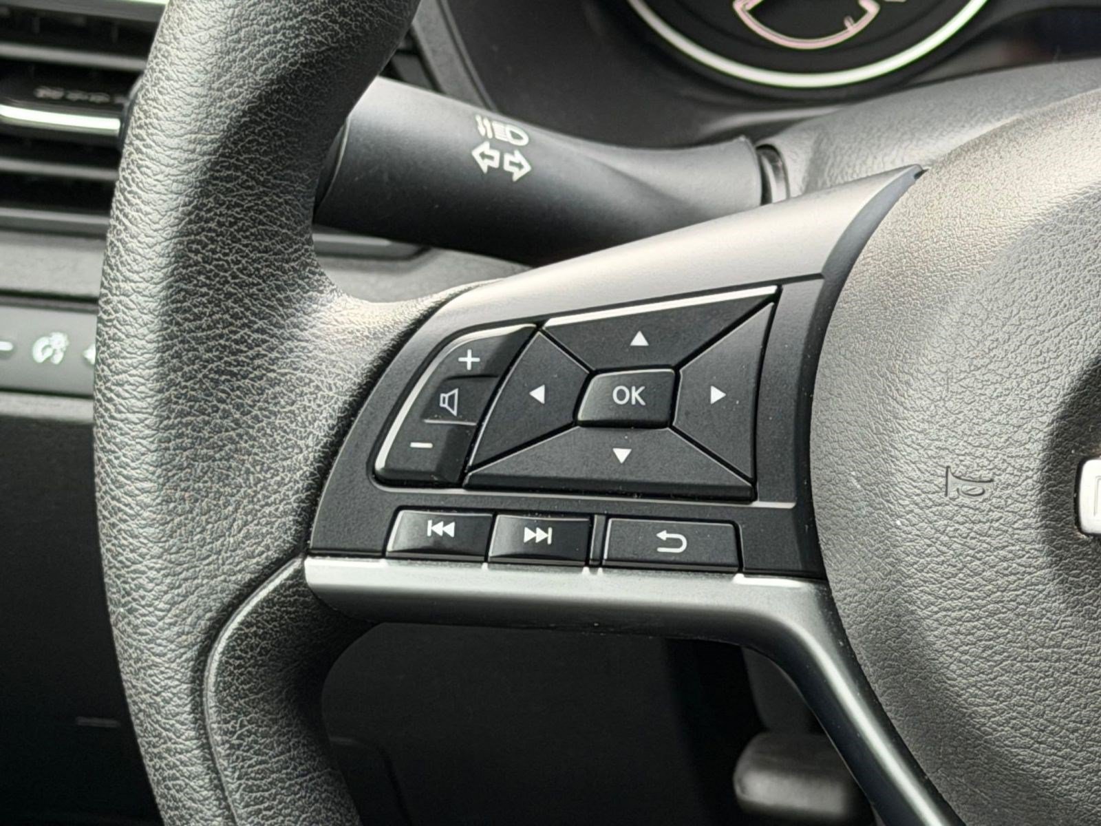 Used 2024 Nissan Altima 2.5 SV AWD/4WD image 15
