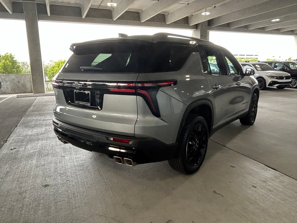 Used 2026 Chevrolet Traverse LT w/ Midnight/Sport Edition FWD image 5