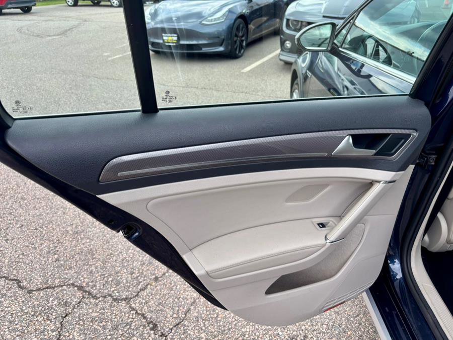 Used 2017 Volkswagen Golf Alltrack SEL image 16