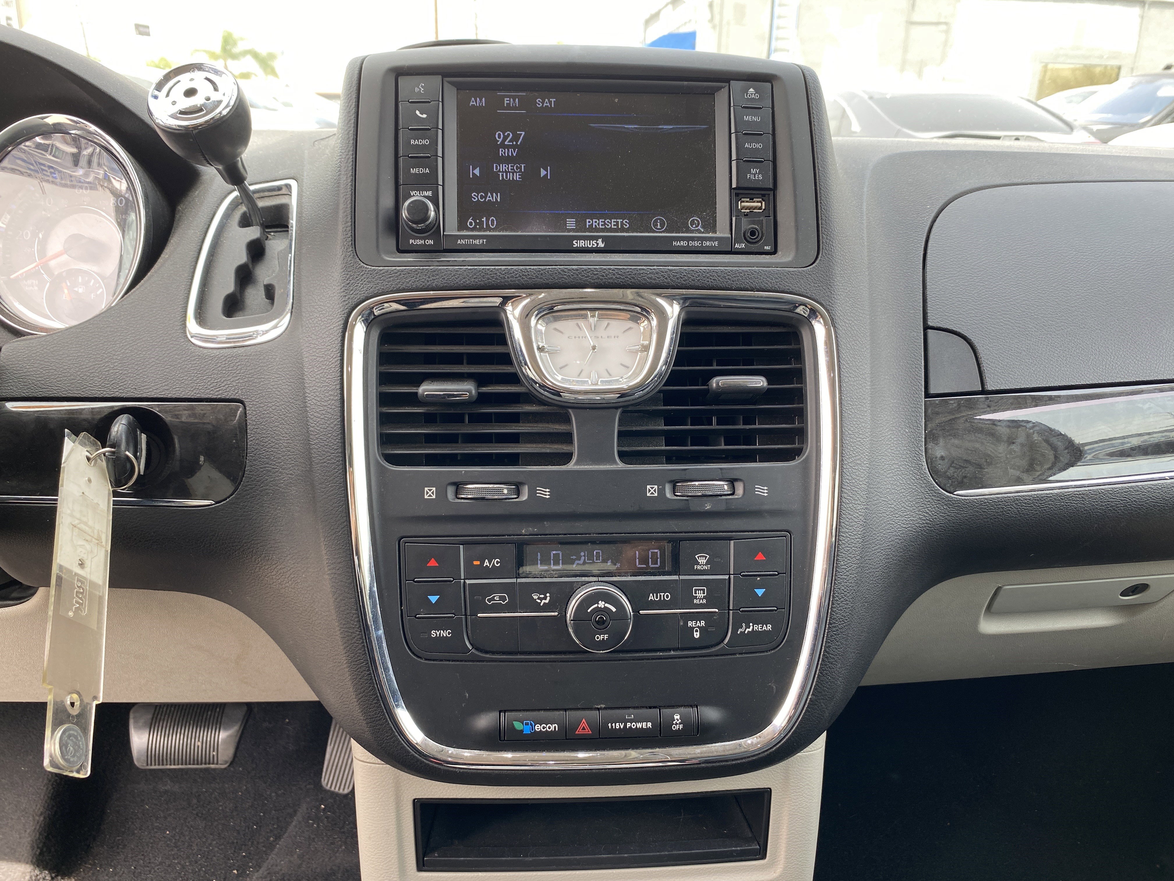 Used 2015 Chrysler Town & Country Touring FWD image 14
