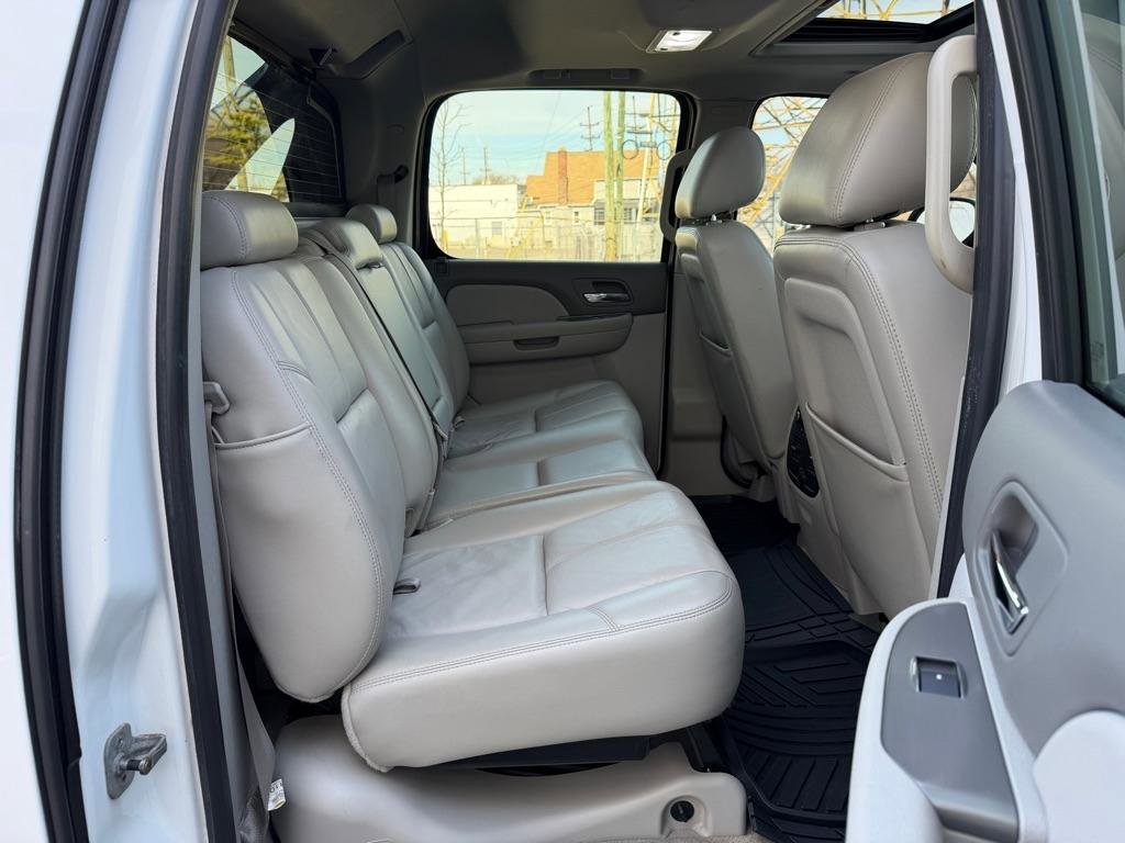 Used 2010 Chevrolet Avalanche LT w/ Suspension Package, Off-Road AWD/4WD image 22