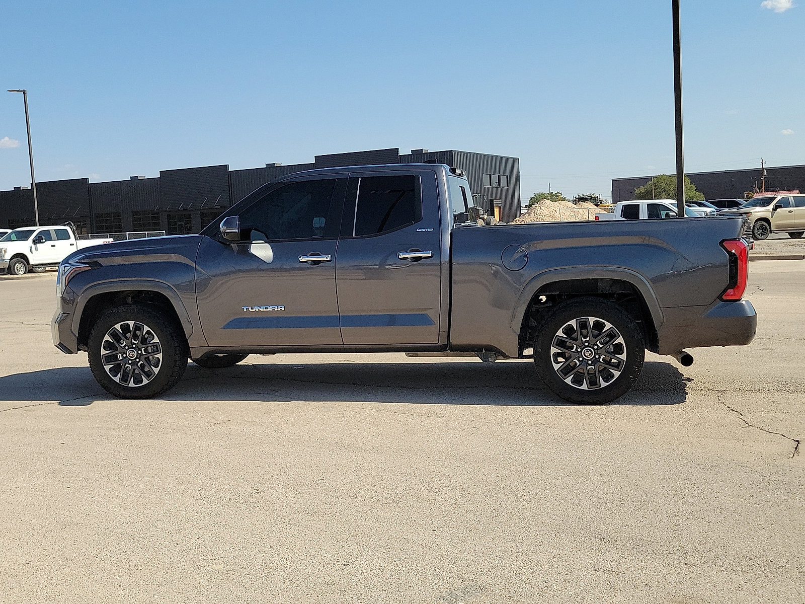 Used 2022 Toyota Tundra Limited AWD/4WD image 2
