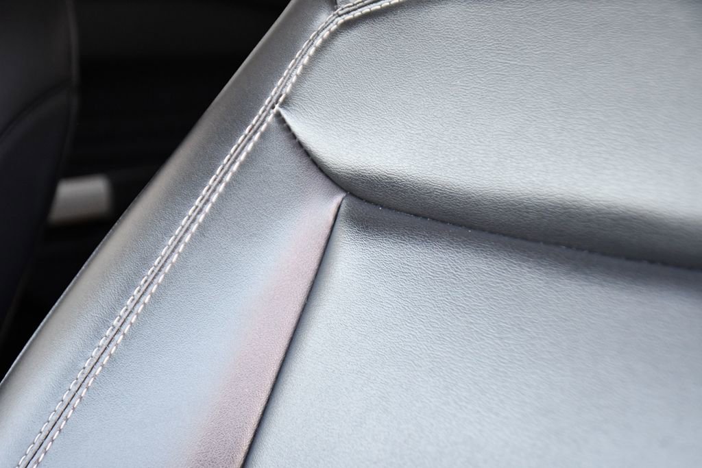 Used 2021 Ford Explorer XLT w/ Equipment Group 202A AWD/4WD image 14