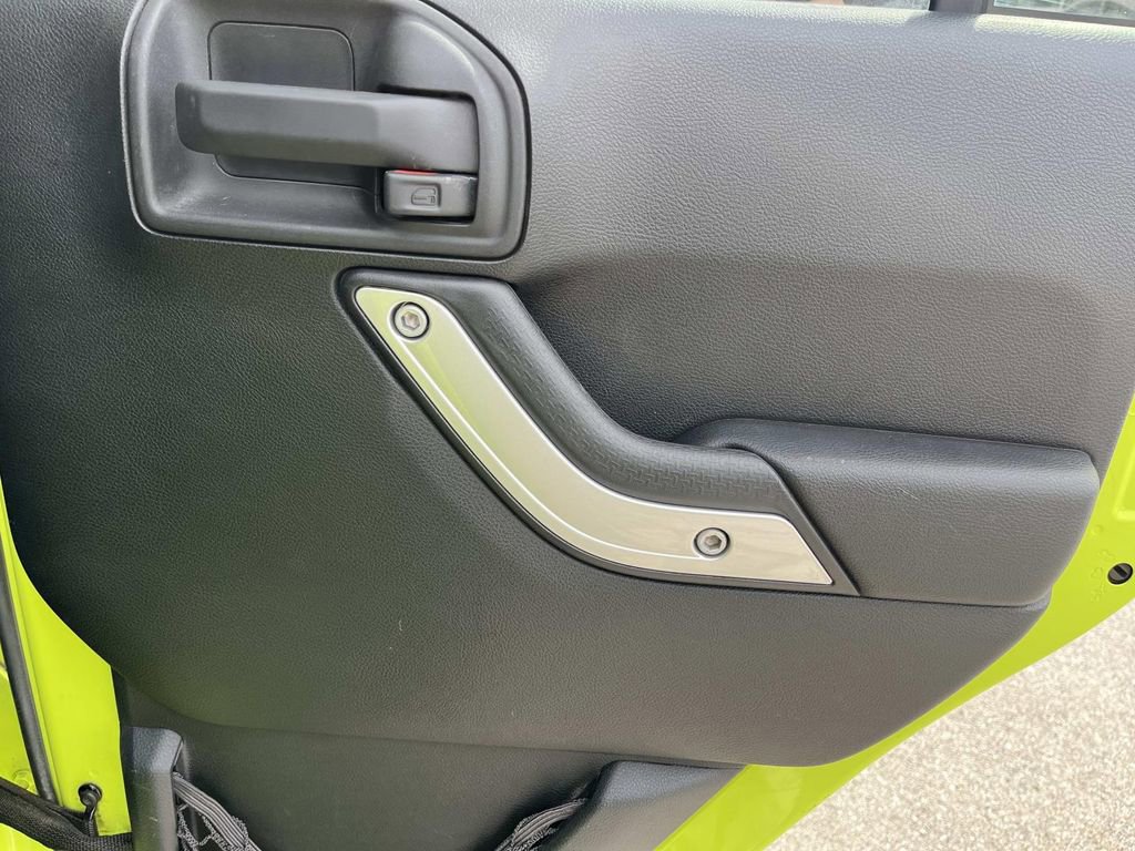 Used 2016 Jeep Wrangler Unlimited Rubicon image 19