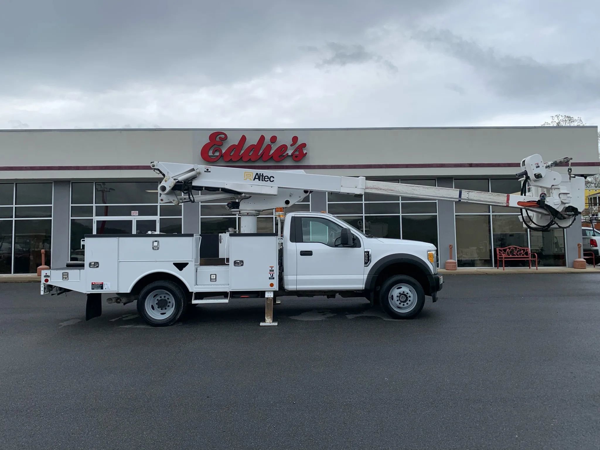 Used 2017 Ford F550 XL 169  W.B. 2D image 53
