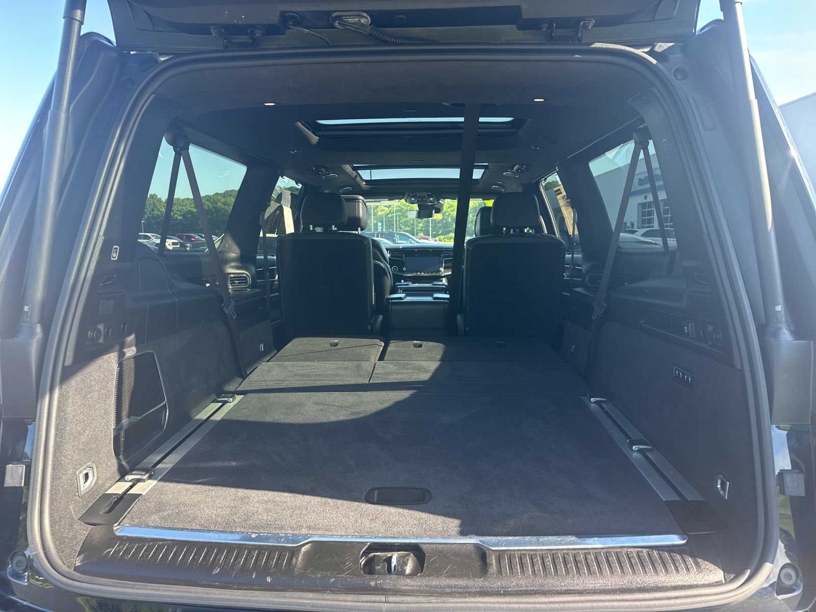 Used 2024 Jeep Grand Wagoneer L Series II w/ Quick Order Packagew 28T AWD/4WD image 18