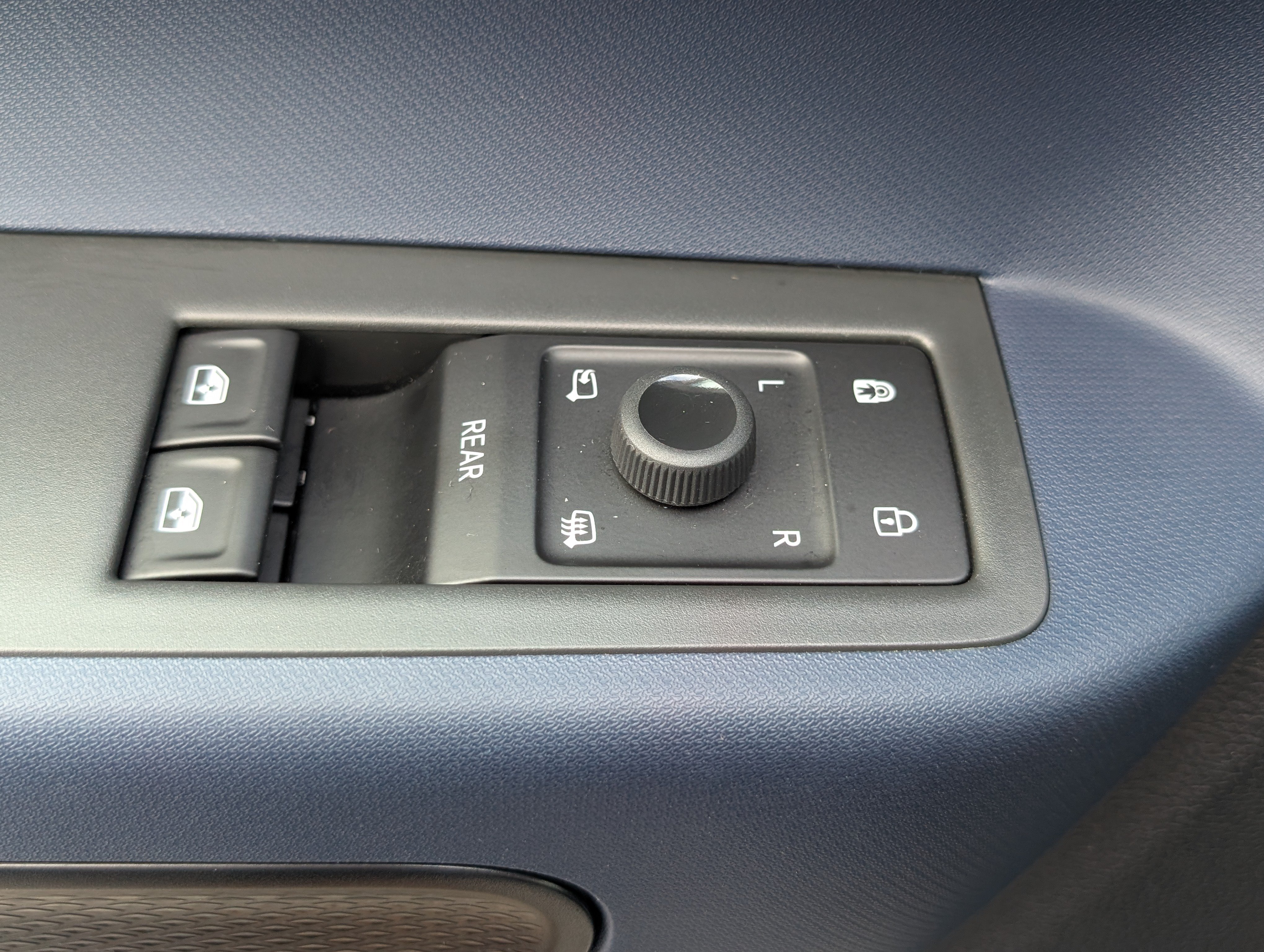Used 2025 Volkswagen ID. Buzz Pro S Plus RWD image 20
