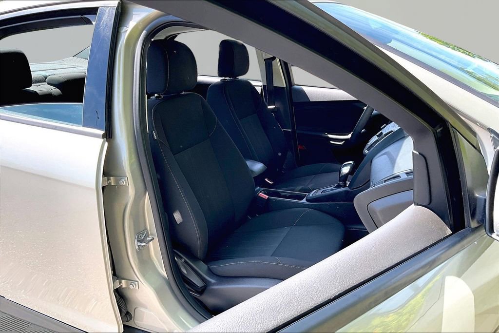 Used 2016 Ford Focus SE w/ SE Power Seat Package image 19