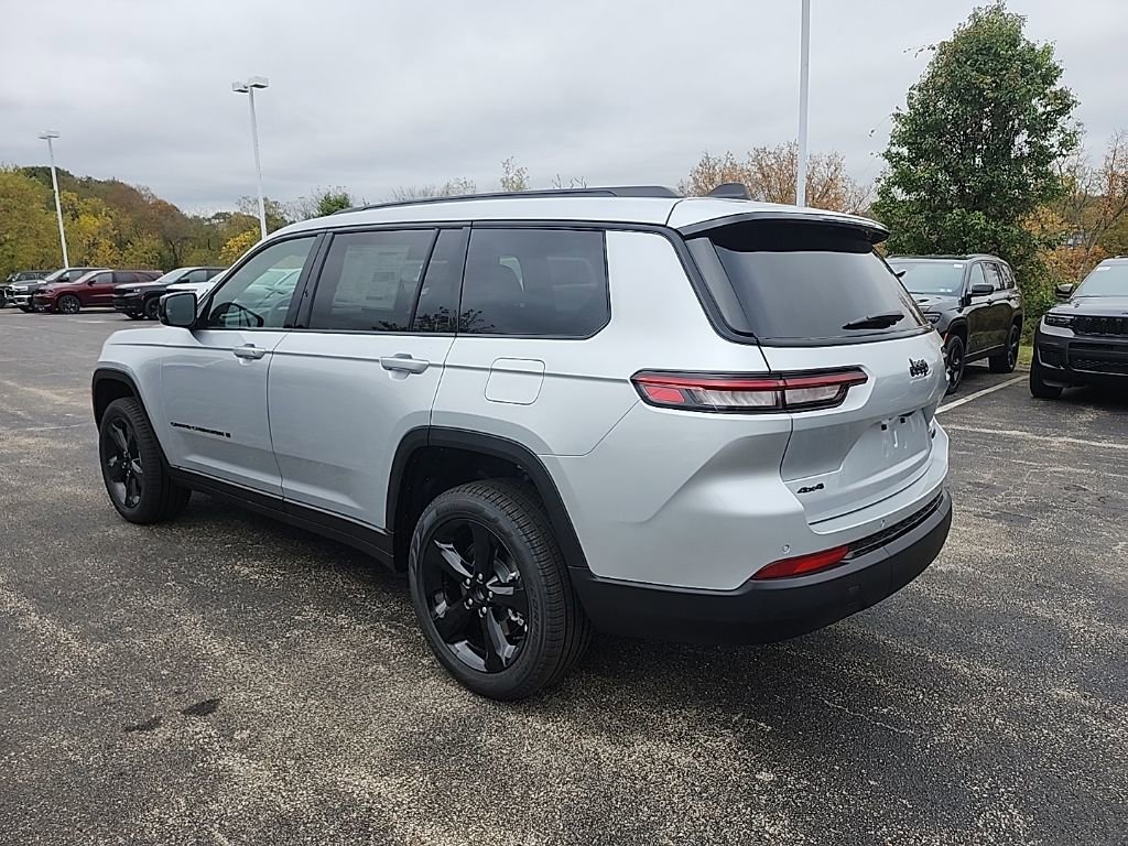 New 2025 Jeep Grand Cherokee L Limited w/ Black Appearance Package AWD/4WD image 5
