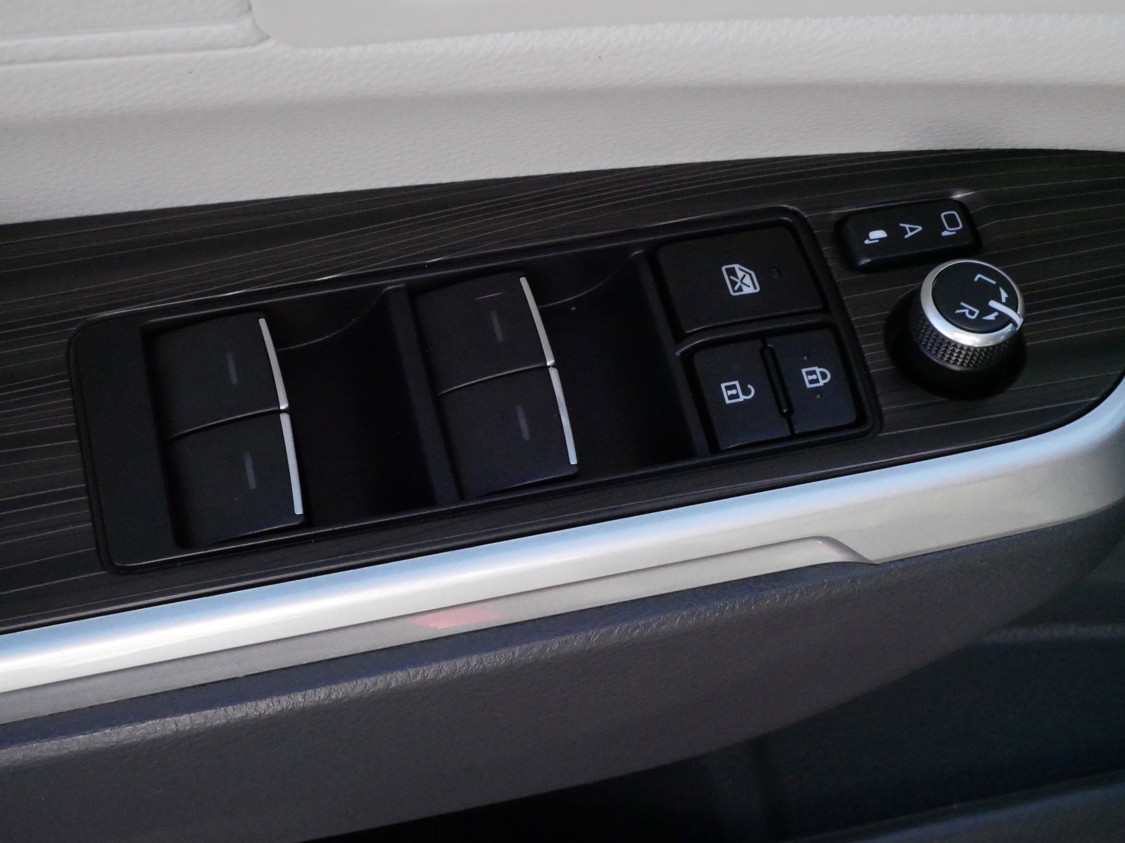 Certified 2023 Toyota Sienna Limited FWD image 19