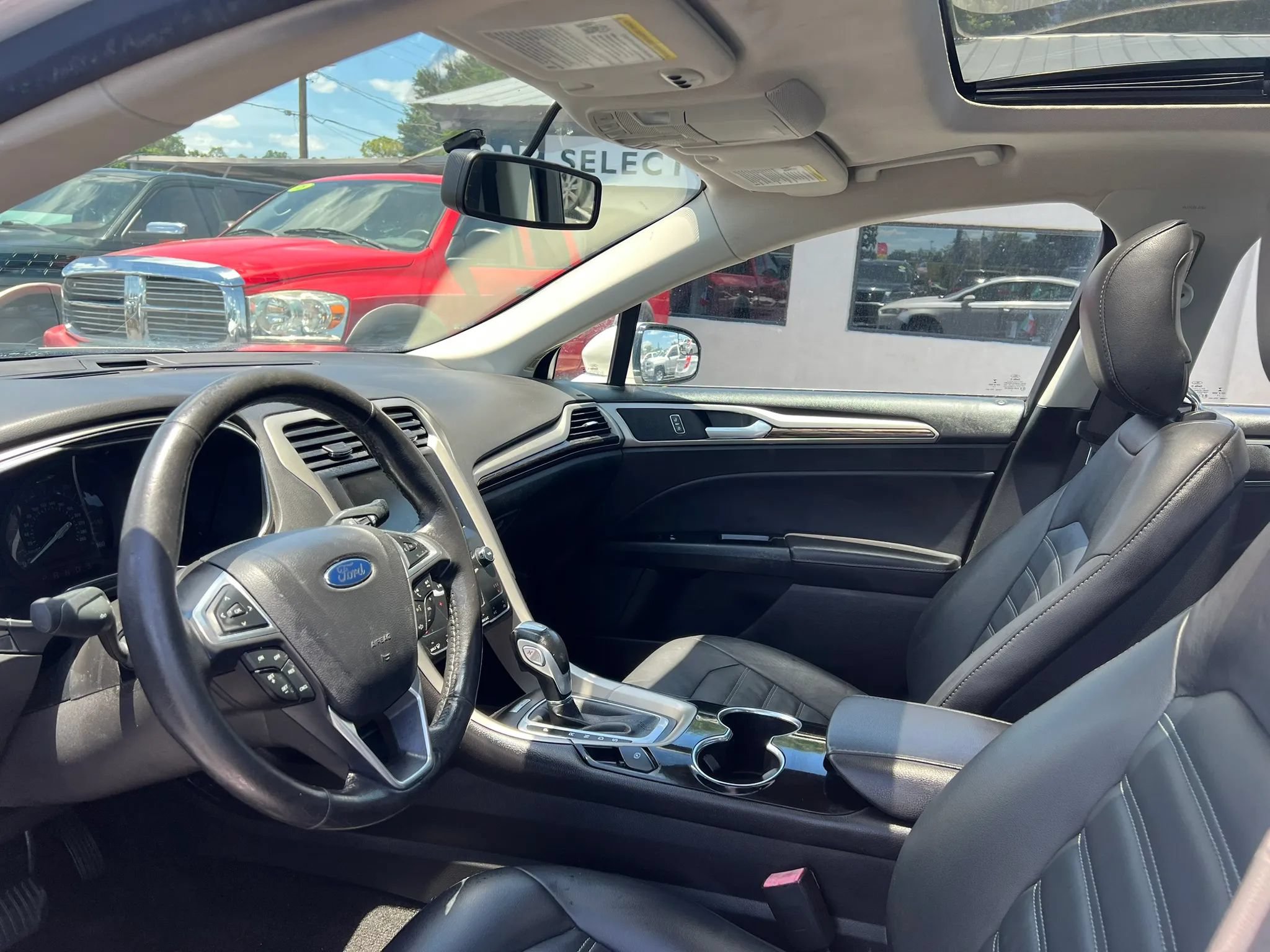 Used 2014 Ford Fusion SE w/ Equipment Group 202A FWD image 10