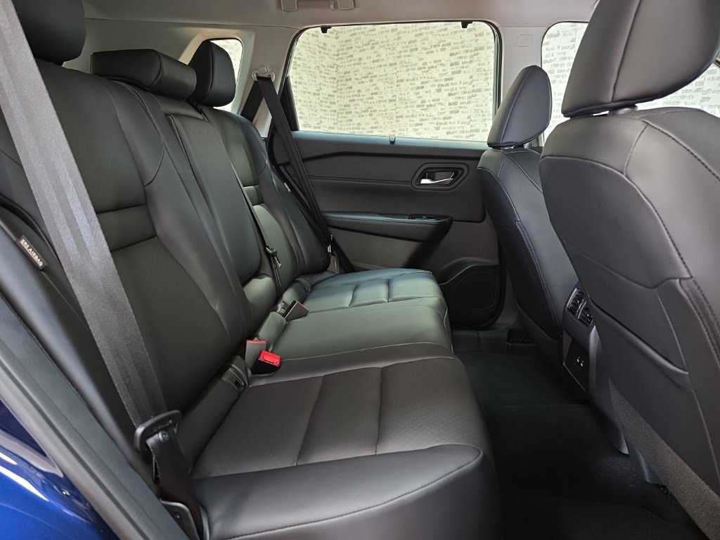 Used 2026 Nissan Rogue SV w/ SV Premium Package image 14