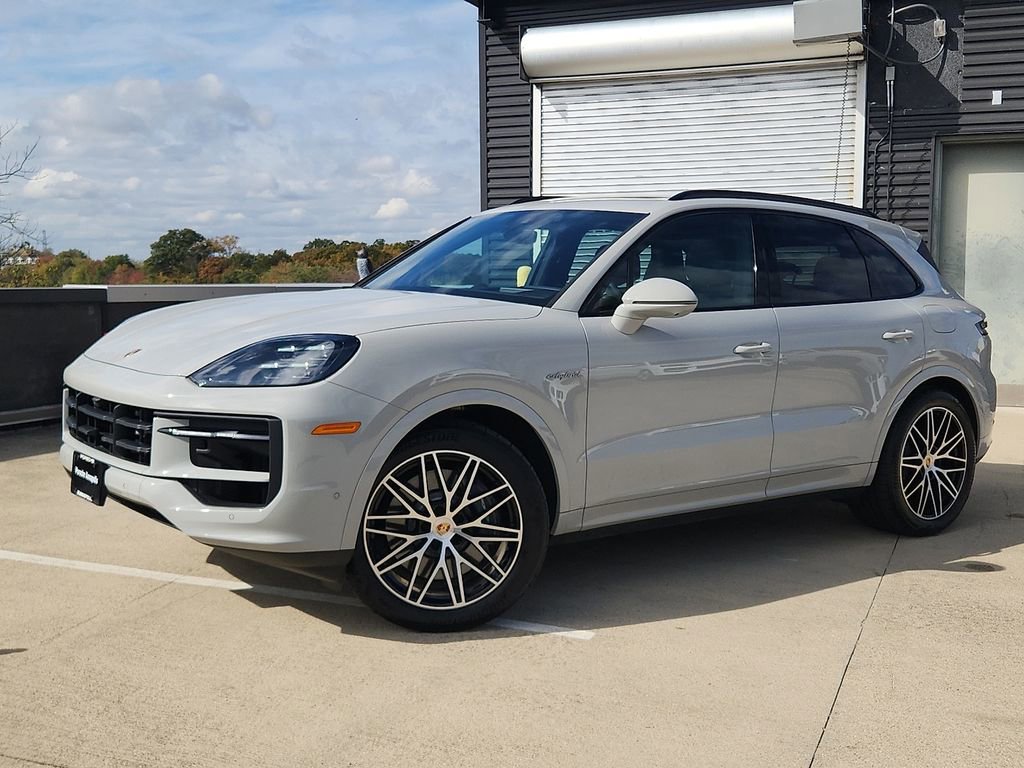 Certified 2025 Porsche Cayenne E-Hybrid image 1