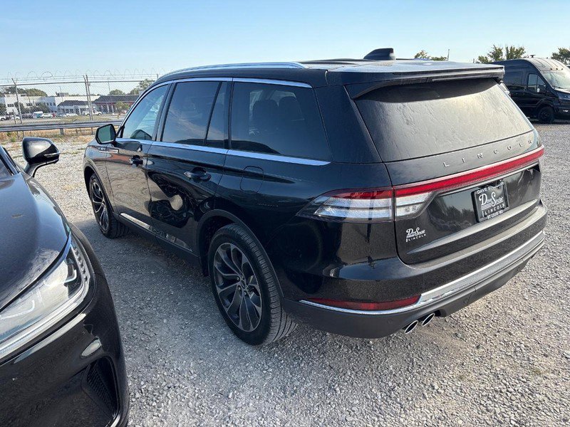Used 2025 Lincoln Aviator Reserve w/ Luxury Package image 2