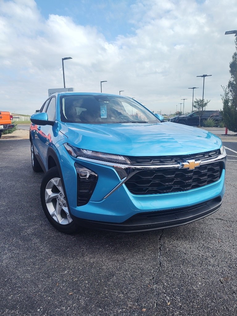 Used 2025 Chevrolet Trax LS w/ LS Convenience Package