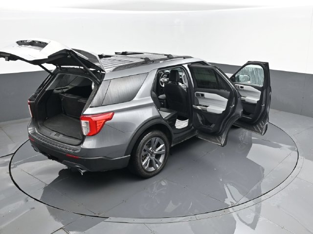 Used 2022 Ford Explorer XLT w/ Equipment Group 202A AWD/4WD image 30