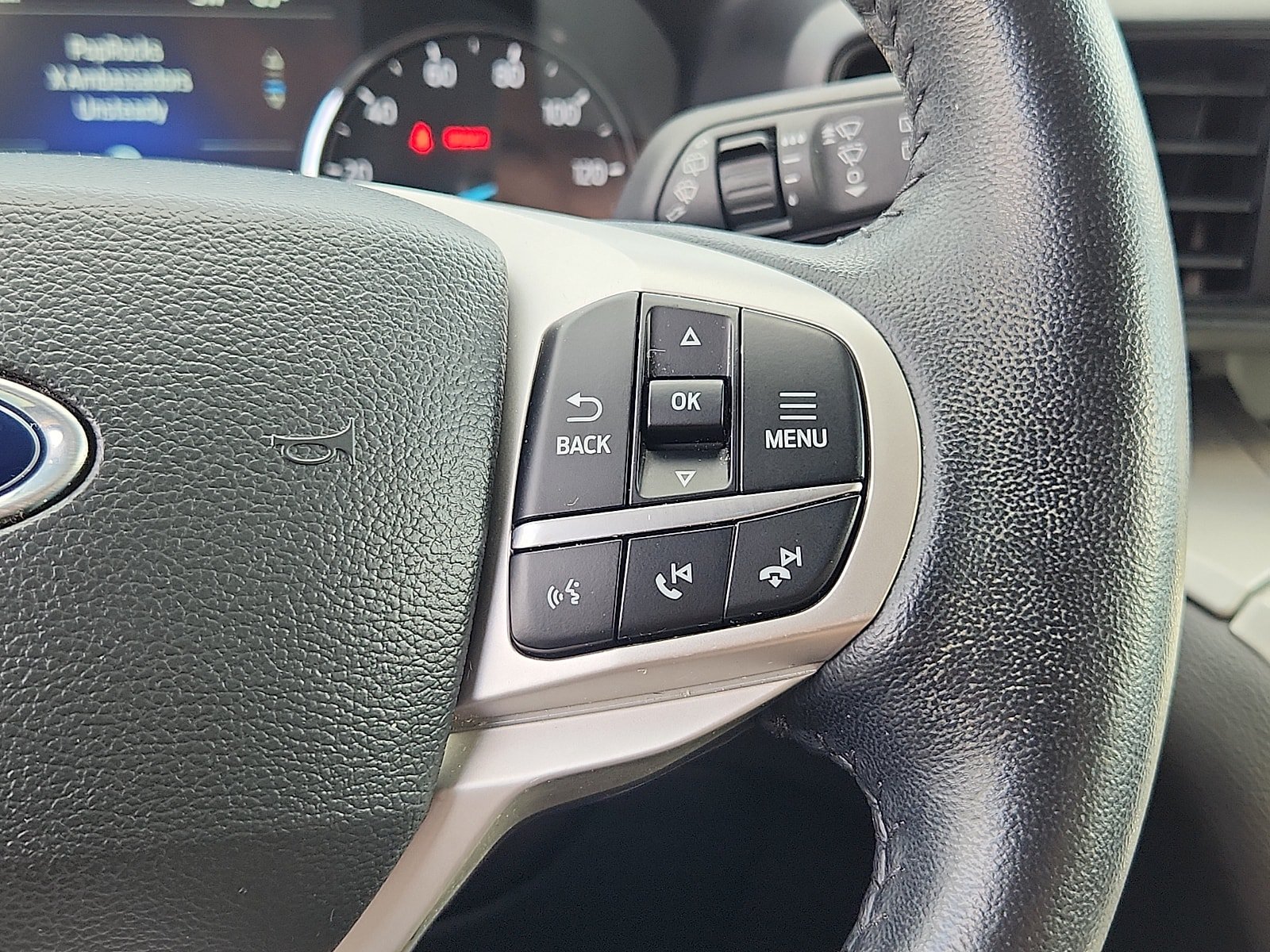 Used 2023 Ford Explorer XLT AWD/4WD image 23