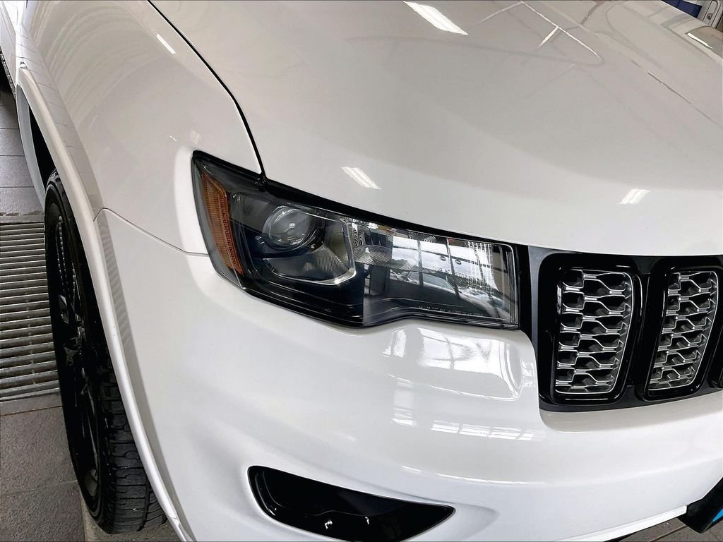 Used 2018 Jeep Grand Cherokee Altitude AWD/4WD image 32