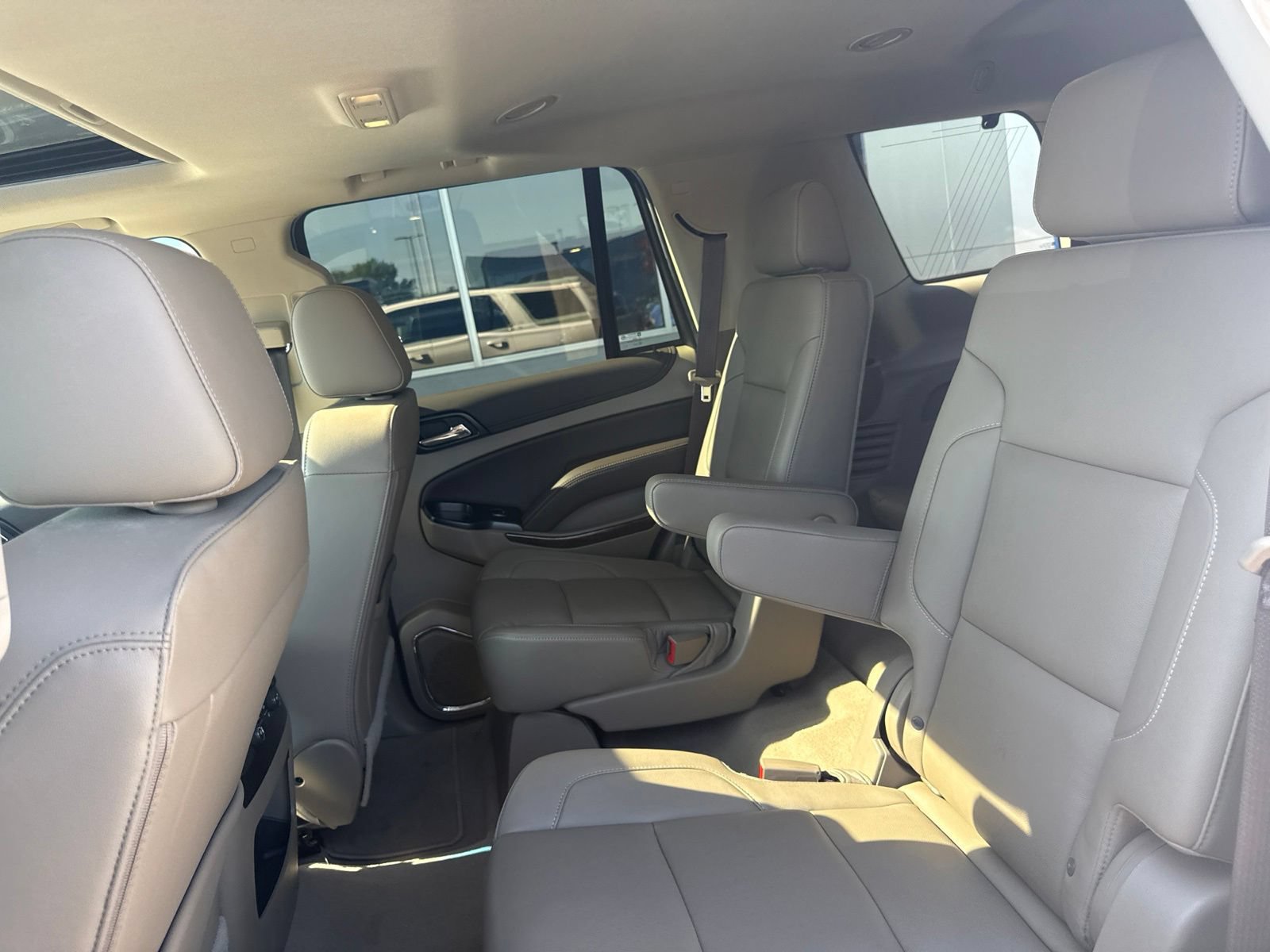 Used 2019 Chevrolet Tahoe LT w/ Luxury Package AWD/4WD image 17