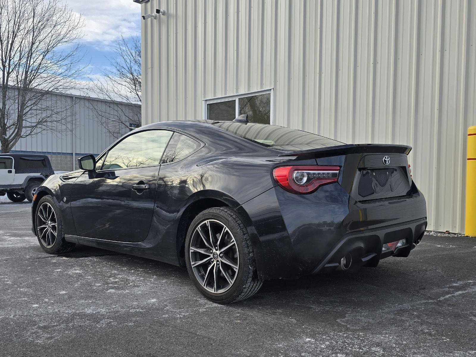 Used 2017 Toyota 86 image 5