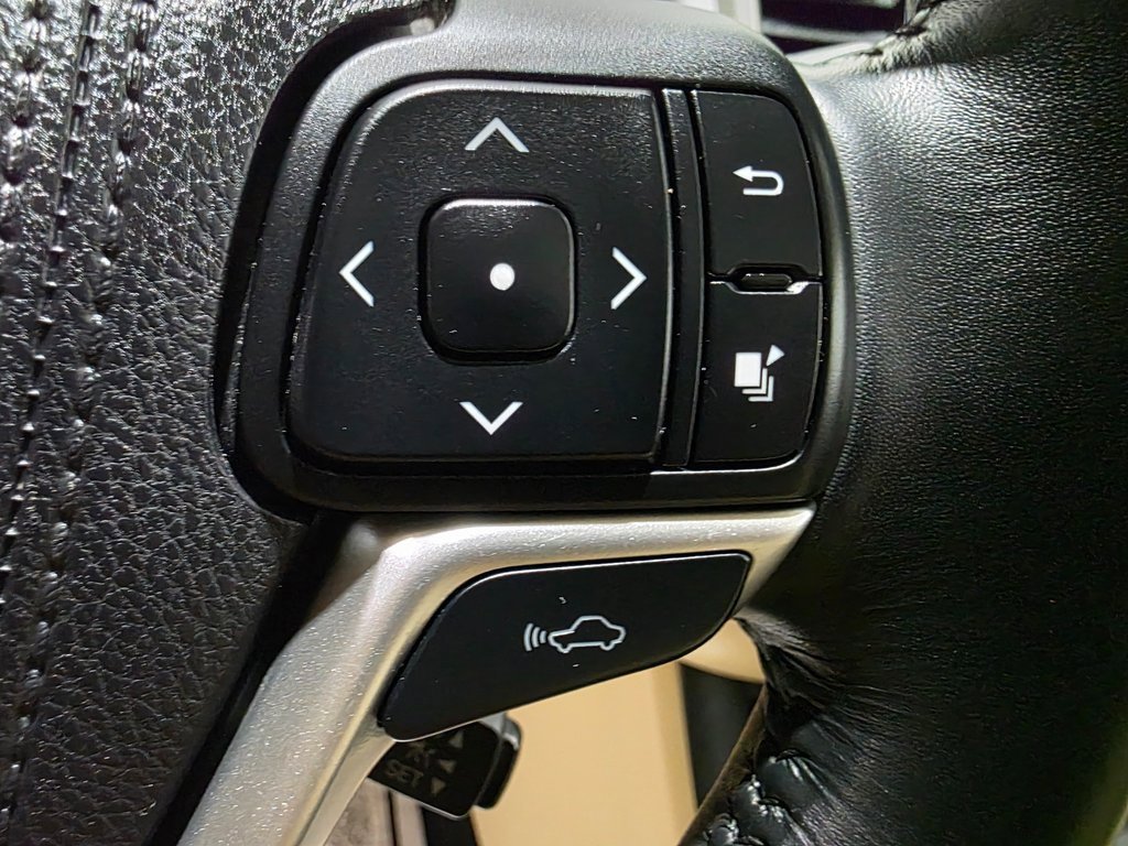 Used 2015 Toyota Highlander Limited w/ Driver Technology Package image 6