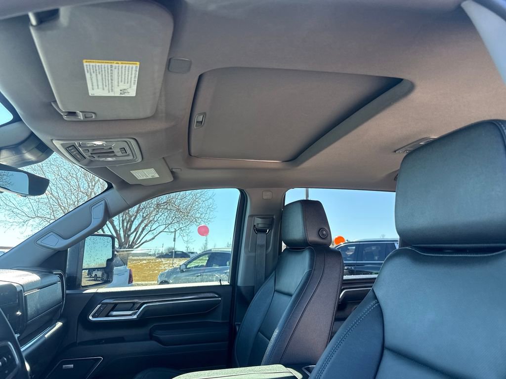 Used 2025 Chevrolet Silverado 2500 LTZ w/ LTZ Premium Package image 22