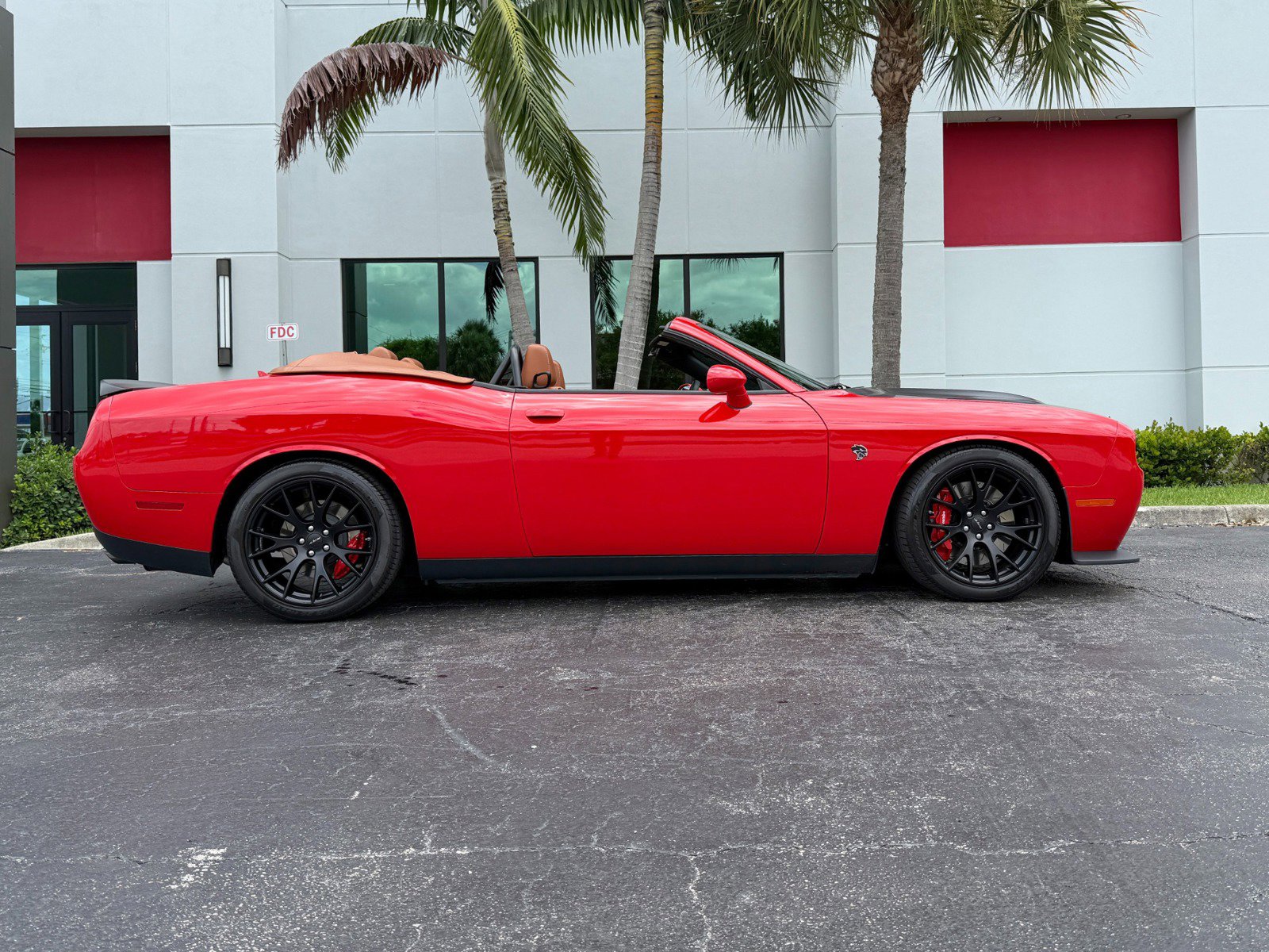 Used 2015 Dodge Challenger SRT Hellcat image 3