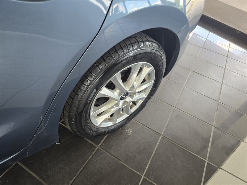 Used 2014 MAZDA MAZDA3 i Touring FWD image 29