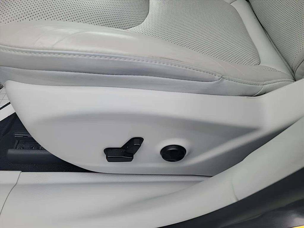 Used 2019 Jeep Cherokee Limited AWD/4WD image 13