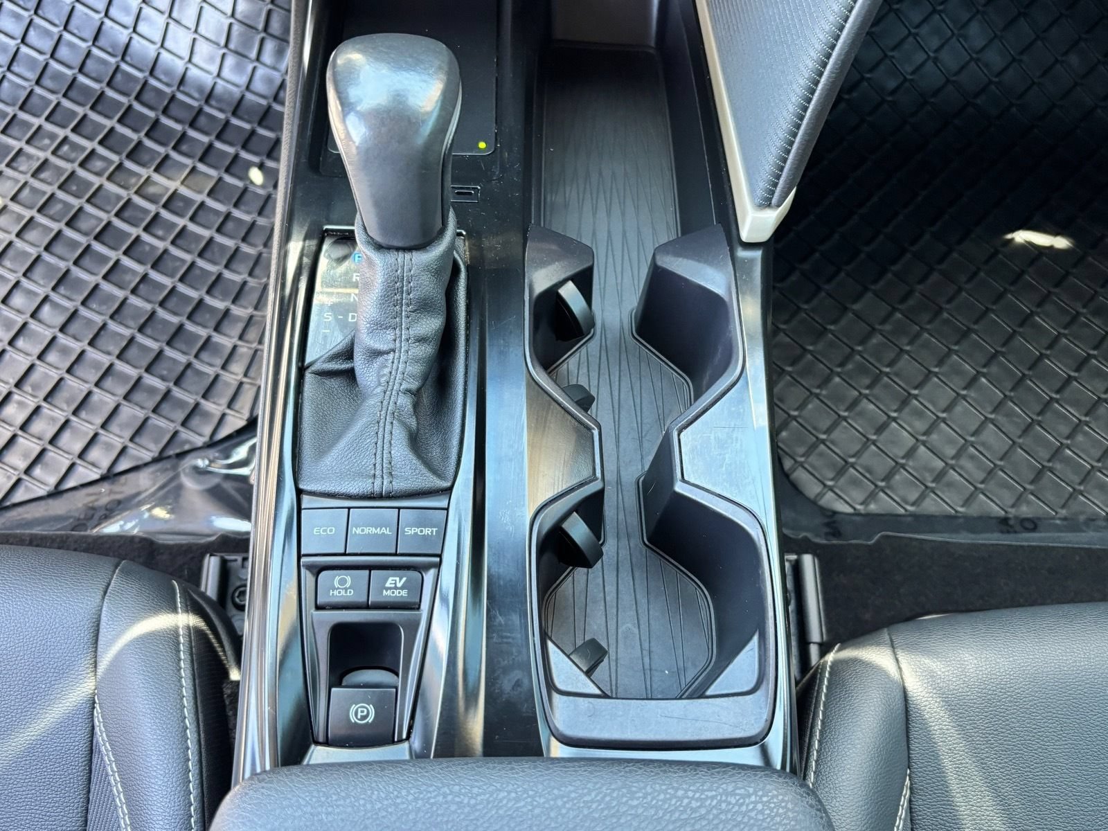 Used 2025 Toyota Camry SE w/ Convenience Package FWD image 27