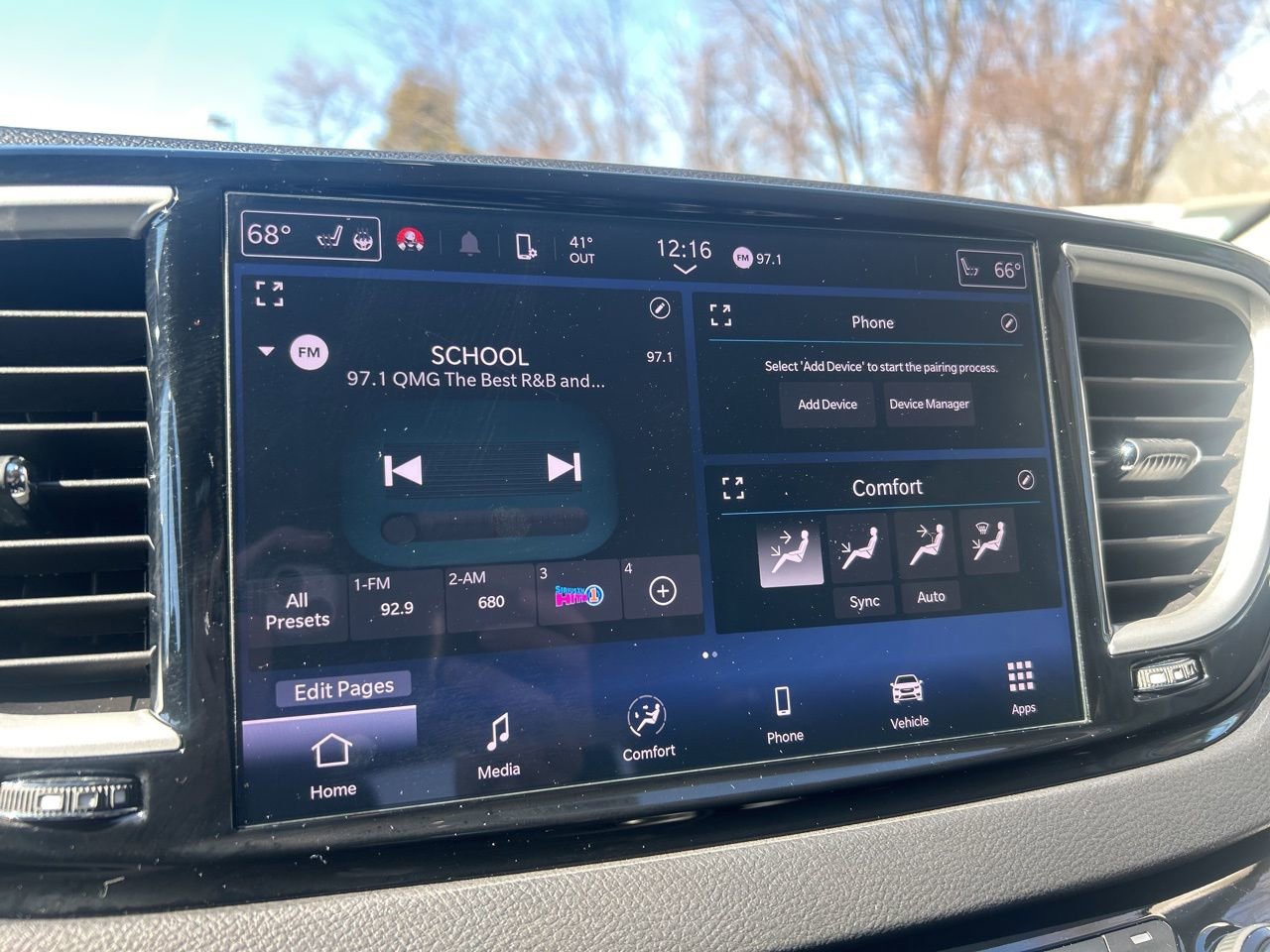 Used 2024 Chrysler Pacifica Touring-L image 30