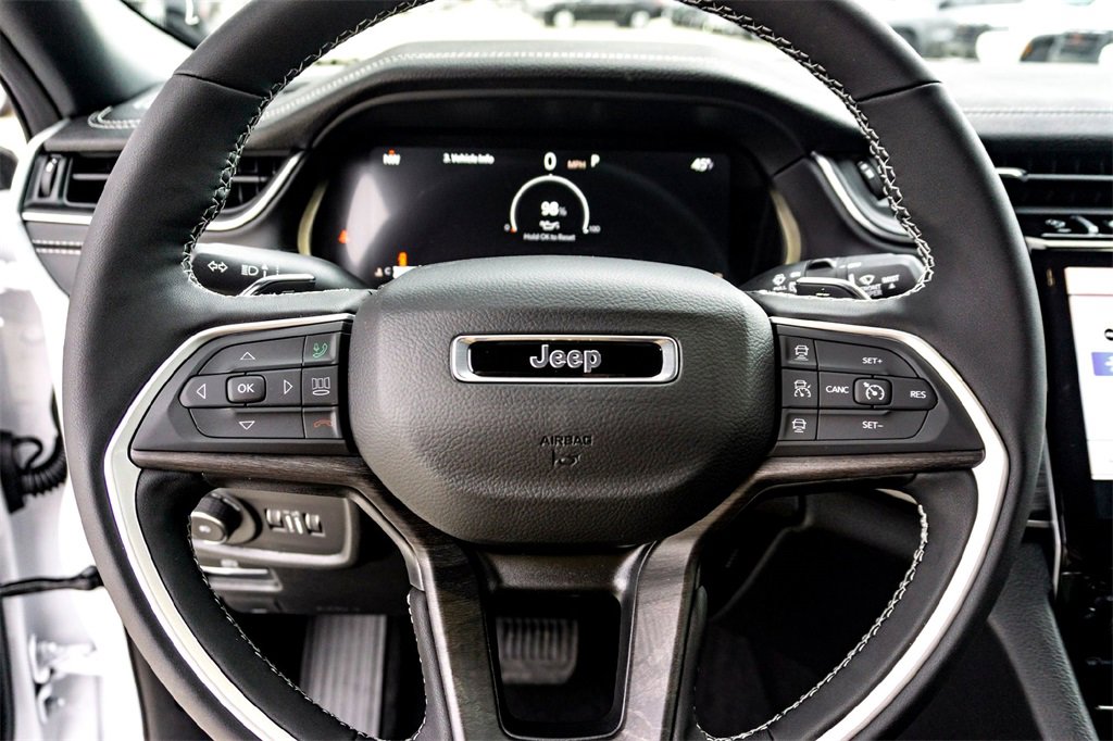 New 2025 Jeep Grand Cherokee Limited w/ Black Appearance Package image 12