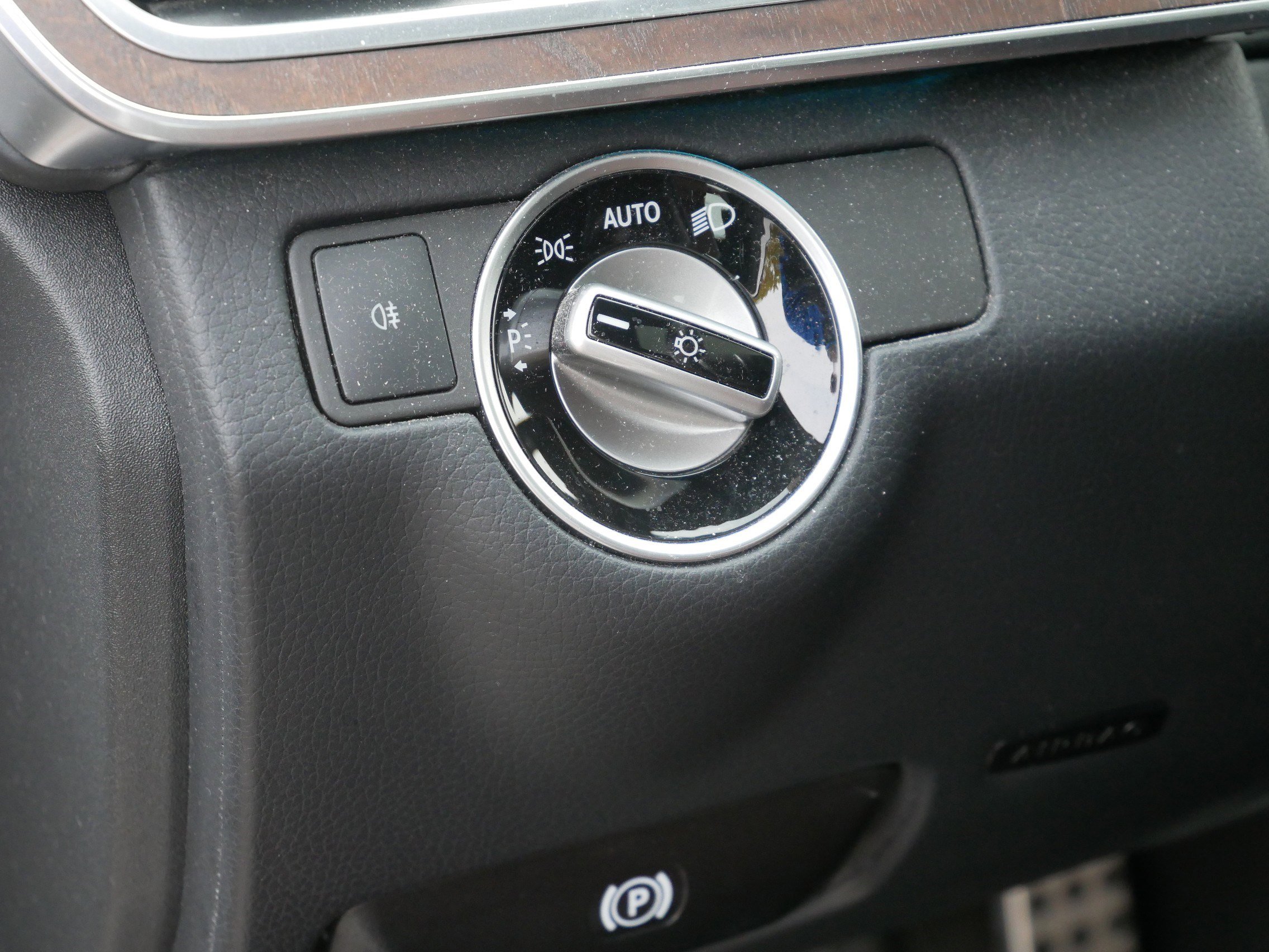 Used 2015 Mercedes-Benz E 400 4MATIC Sedan image 24