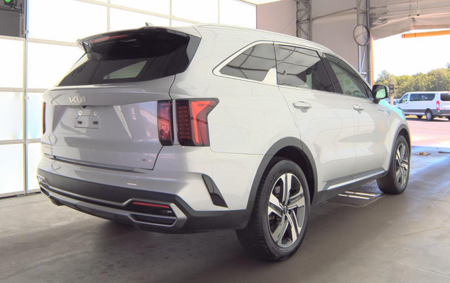 Used 2023 Kia Sorento EX AWD/4WD image 2