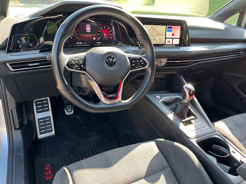 Used 2022 Volkswagen GTI SE FWD image 10