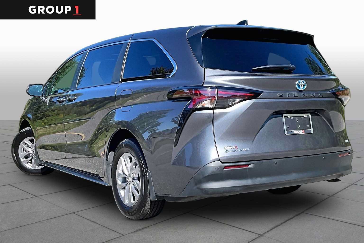 Used 2025 Toyota Sienna XLE AWD/4WD image 12