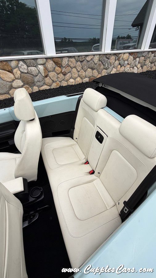 Used 2010 Volkswagen Beetle Final Edition FWD image 32