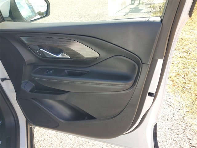 Used 2024 GMC Terrain SLT image 37