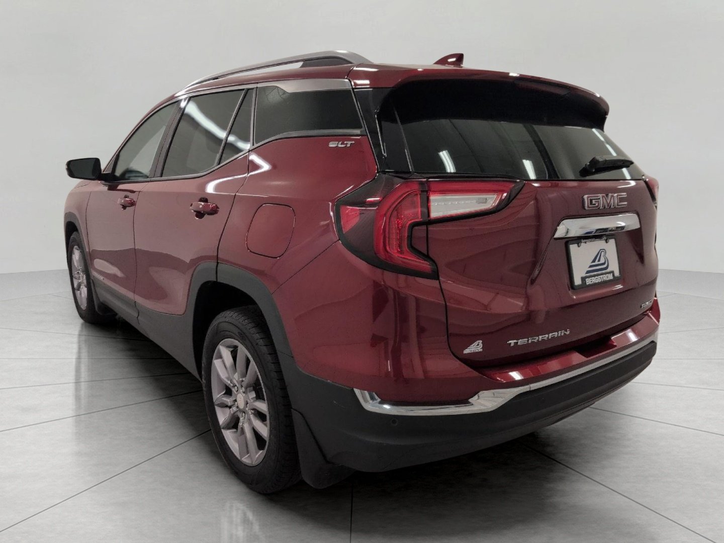 Certified 2022 GMC Terrain SLT w/ Infotainment Package II AWD/4WD image 20