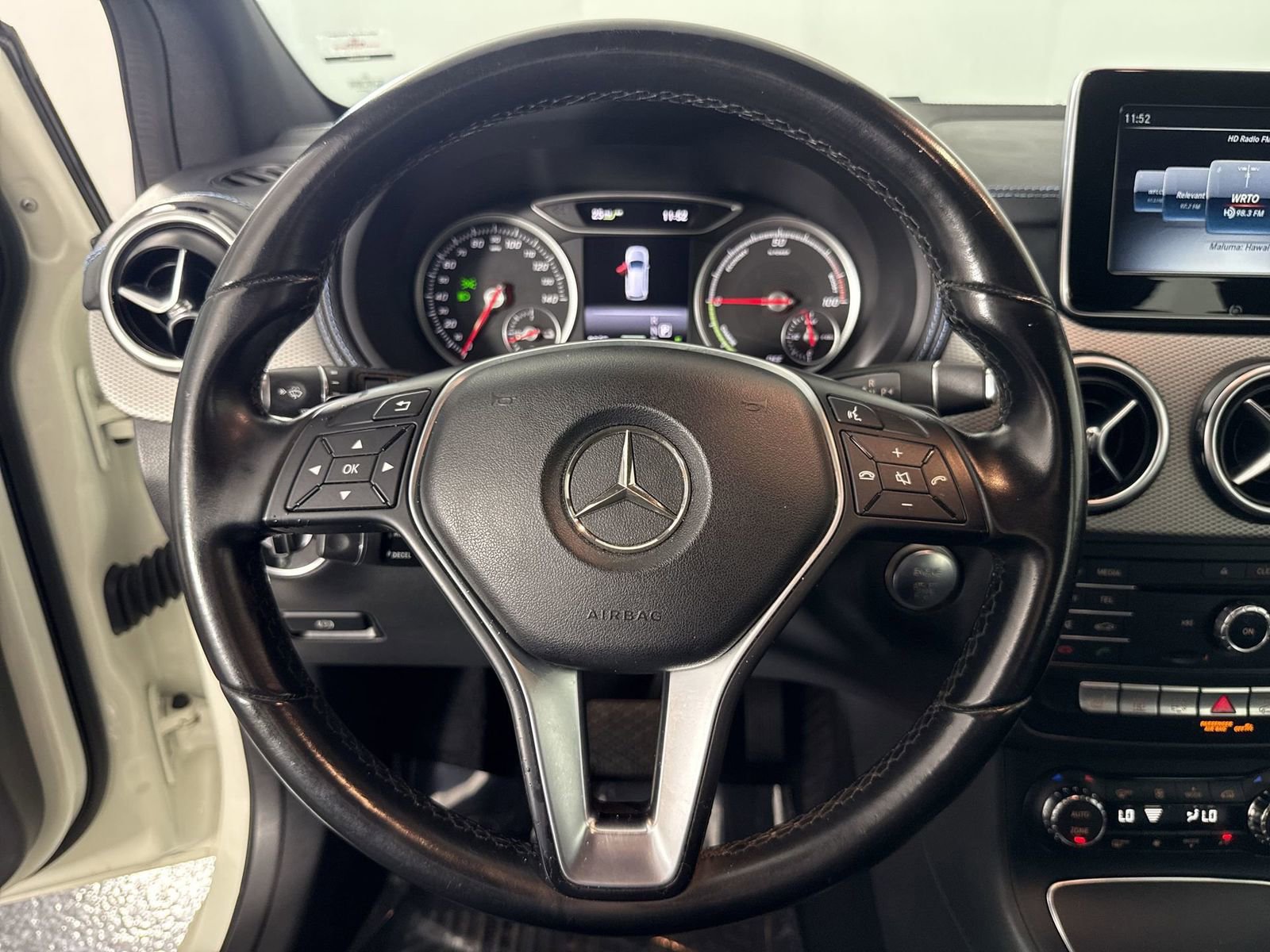 Used 2017 Mercedes-Benz B 250e image 14