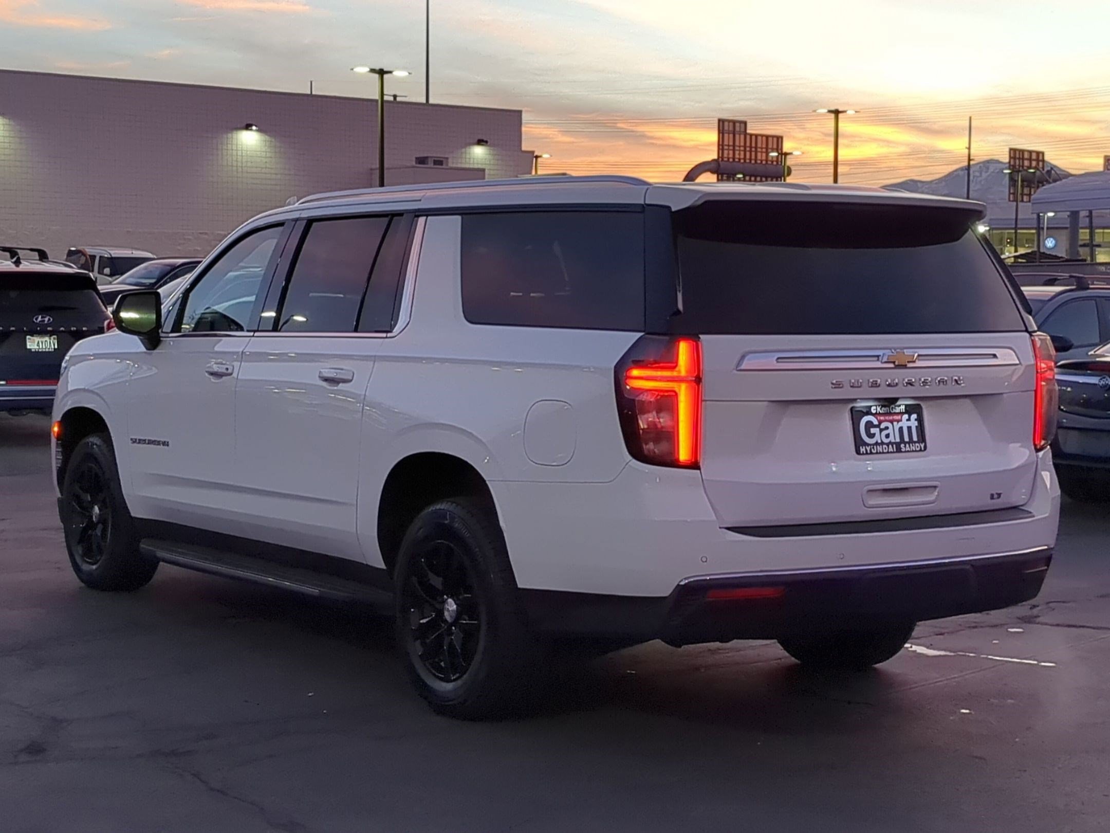 Used 2024 Chevrolet Suburban LT image 8