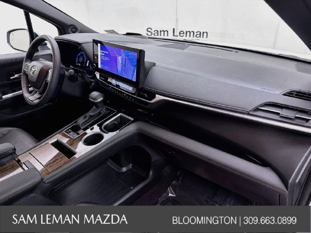 Used 2025 Toyota Sienna Platinum AWD/4WD image 32
