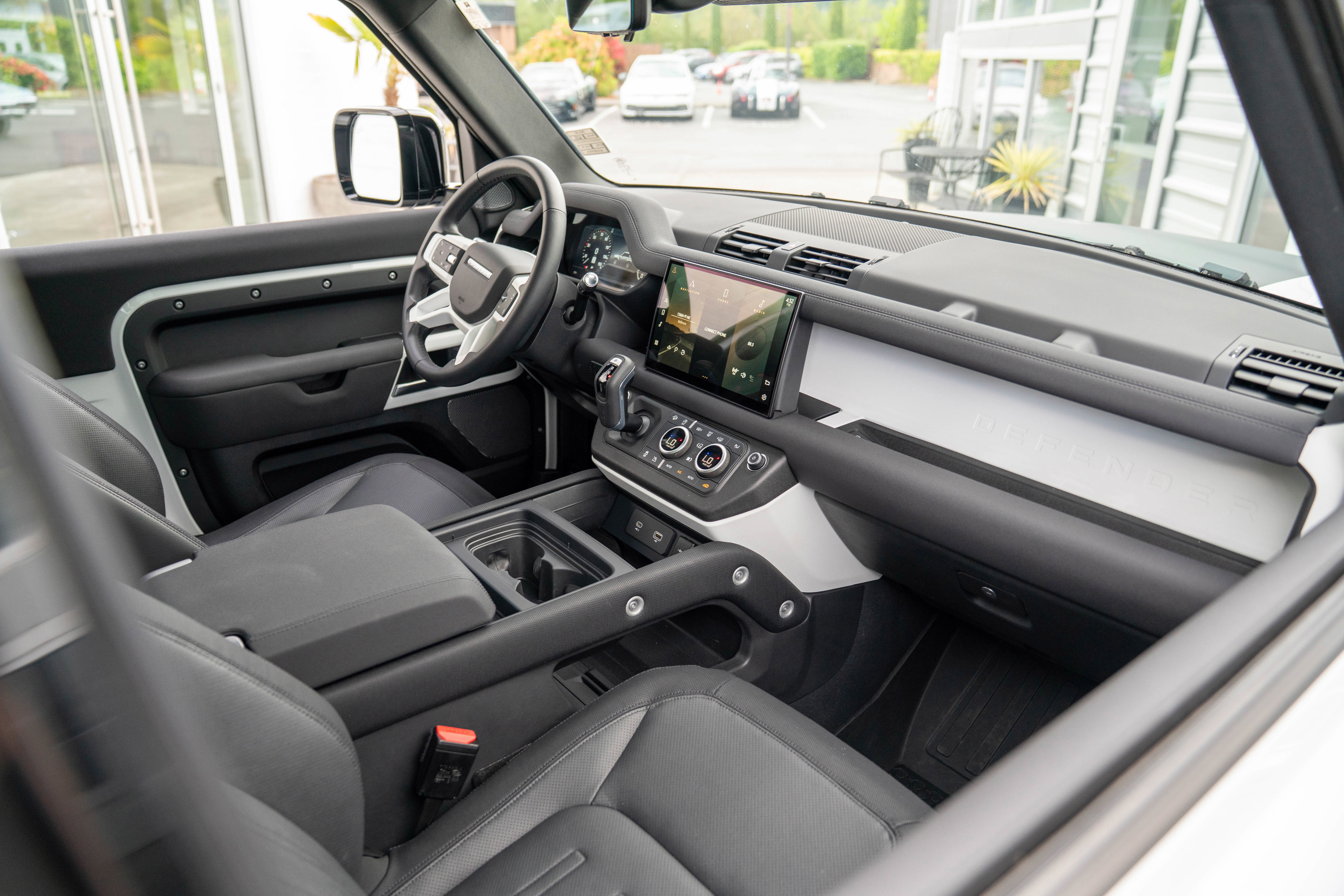 Used 2022 Land Rover Defender 90 X-Dynamic S image 7