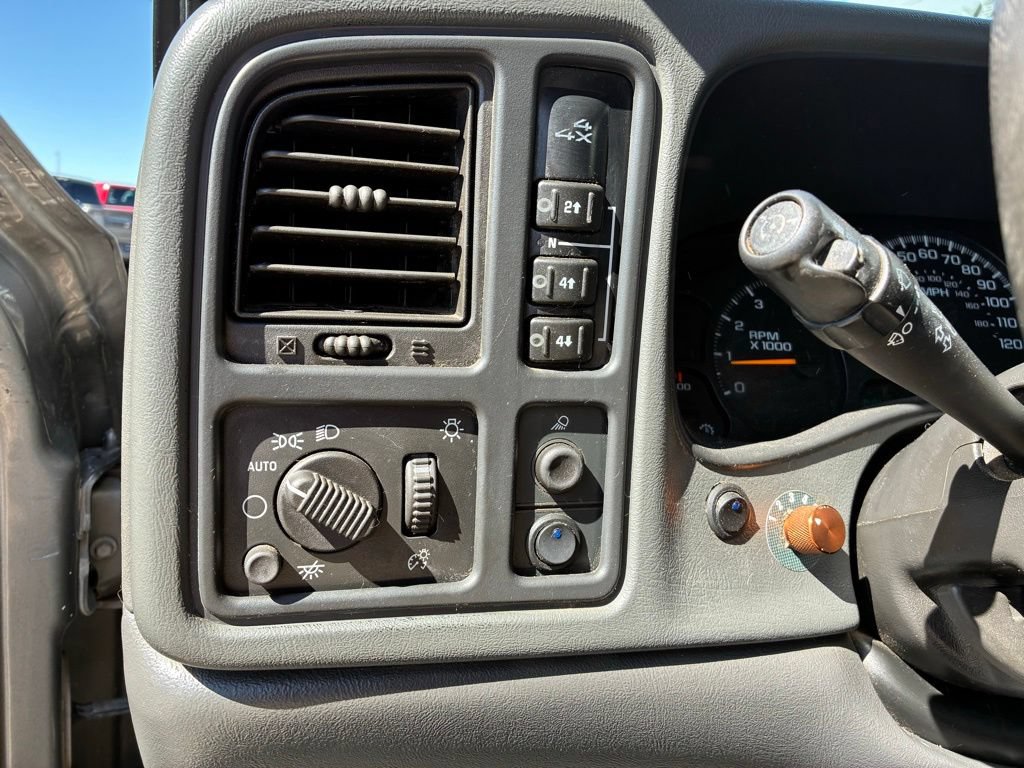 Used 2006 Chevrolet Silverado 2500 LT w/ Heavy-Duty Power Package AWD/4WD image 20